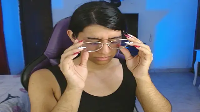 engielphoenis14 online show from December 17, 2025, 6:51 am