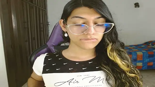 engielphoenis14 online show from October 9, 2025, 10:43 pm