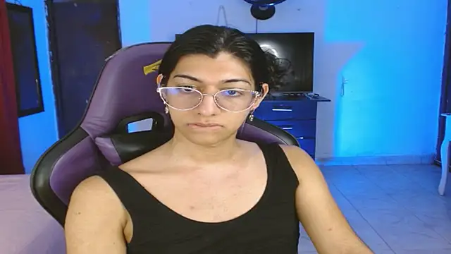 engielphoenis14 online show from January 16, 2026, 3:21 am