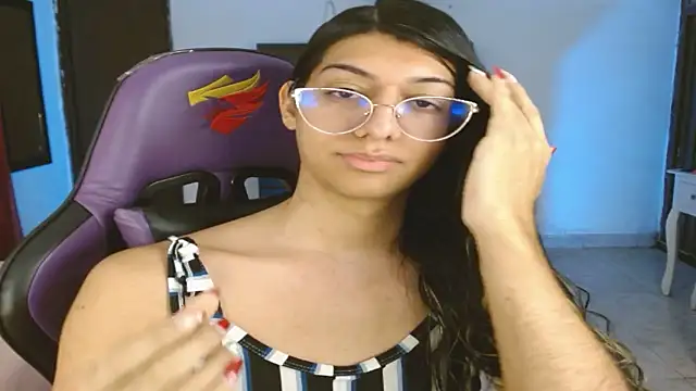 engielphoenis14 online show from January 13, 2026, 12:04 am