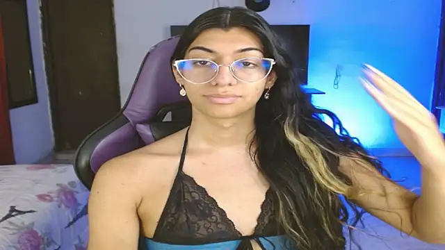 engielphoenis14 online show from December 4, 2025, 9:03 pm