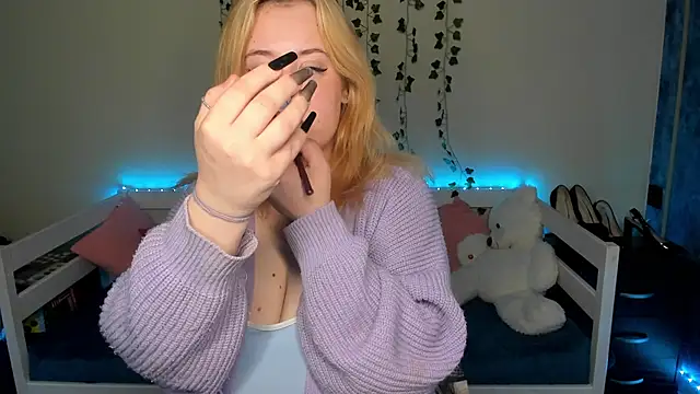 Emily Gin online show from October 8, 2025, 2:46 am