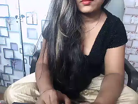 Hot Naina- online show from December 2, 2024, 7:44 pm