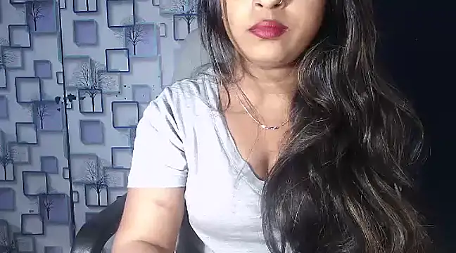 Hot Naina- online show from December 12, 2024, 4:53 pm