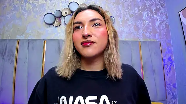 Snapshot of TomLondon_ chatting on November 23, 2025, 12:04 pm TomLondon online show from November 23, 2025, 12:04 pm