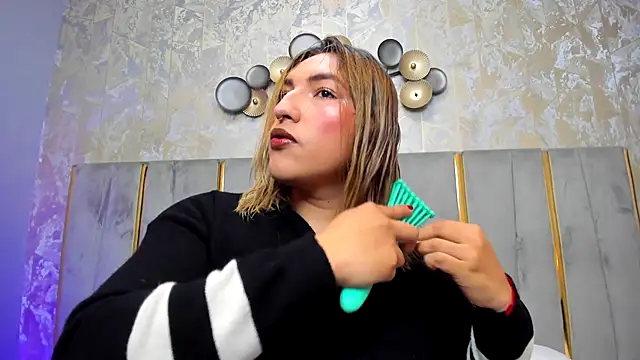 Snapshot of TomLondon_ chatting on November 28, 2025, 12:05 pm TomLondon online show from November 28, 2025, 12:05 pm