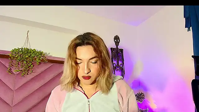 Snapshot of TomLondon_ chatting on October 14, 2025, 11:22 am TomLondon online show from October 14, 2025, 11:22 am