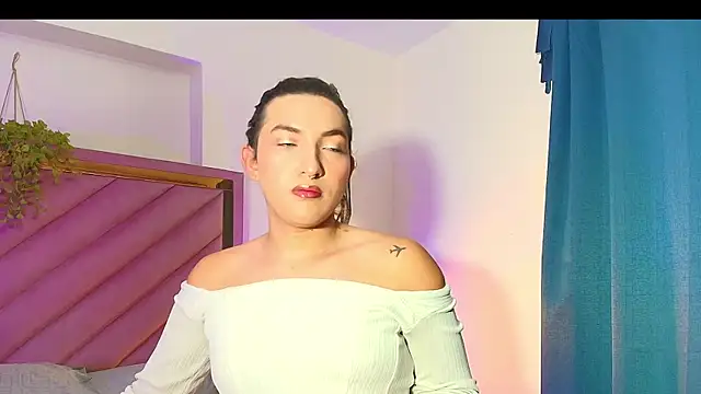 Snapshot of TomLondon_ chatting on October 28, 2025, 1:10 pm TomLondon online show from October 28, 2025, 1:10 pm