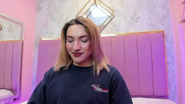 Snapshot of TomLondon_ chatting on November 30, 2025, 11:55 am TomLondon online show from November 30, 2025, 11:55 am