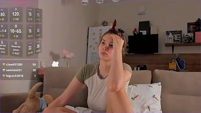 Girl alone home online show from November 9, 2025, 5:17 pm