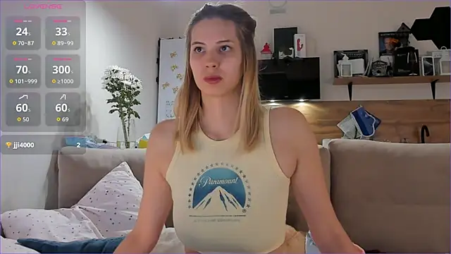 Girl alone home online show from October 17, 2025, 3:58 pm