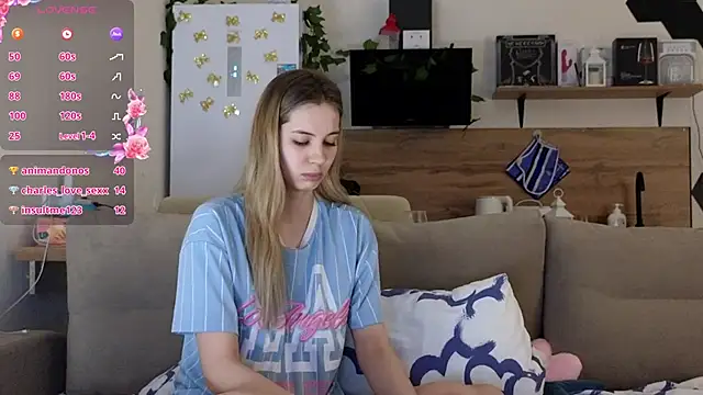 Girl alone home online show from March 20, 2025, 8:31 am