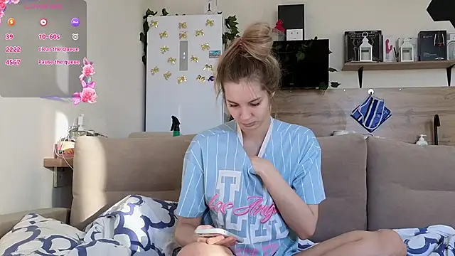Girl alone home online show from March 21, 2025, 3:44 am