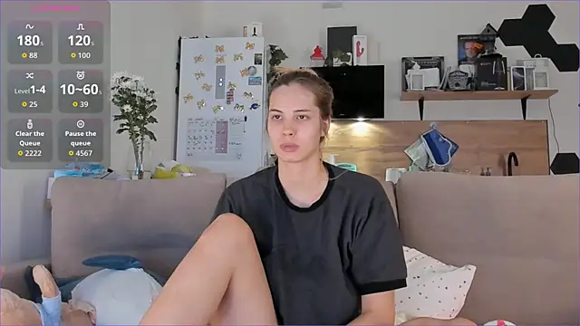 Girl alone home online show from October 18, 2025, 4:03 am