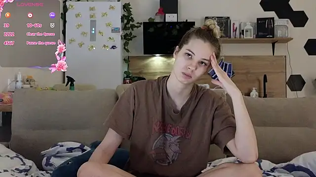Girl alone home online show from March 16, 2025, 1:49 am
