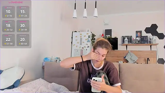 Girl alone home online show from September 12, 2025, 3:39 am
