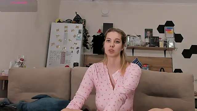 Snapshot of Girl_alone_home chatting on June 28, 2026, 4:13 pm Girl alone home online show from June 28, 2026, 4:13 pm