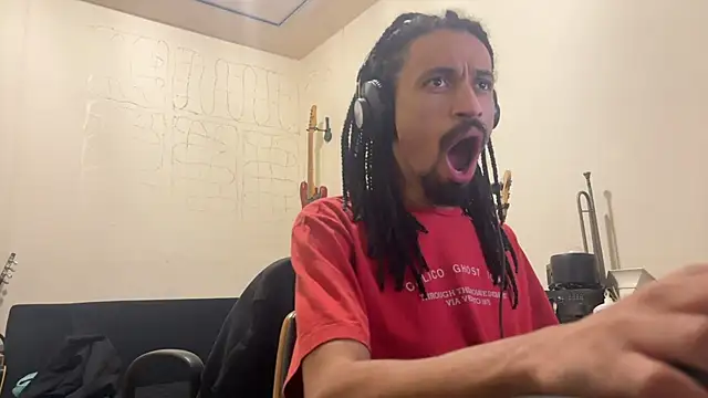 hotcamboy420 online show from October 31, 2025, 6:21 am