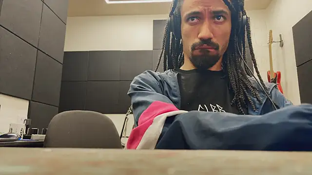 hotcamboy420 online show from November 12, 2025, 2:37 am