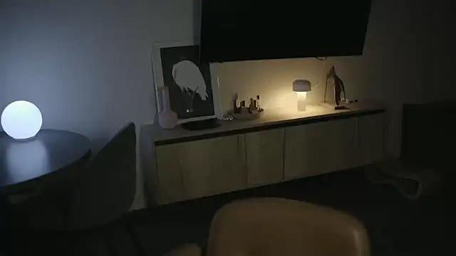 mileeenaa online show from November 25, 2025, 1:33 pm