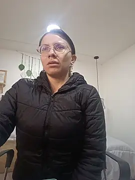 karlamorris  online show from October 31, 2025, 1:52 pm