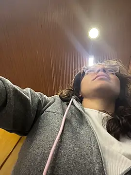 karlamorris  online show from March 18, 2026, 1:24 pm