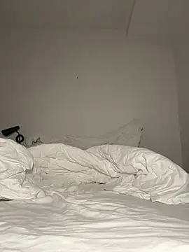 Leasophie online show from March 13, 2025, 7:50 pm