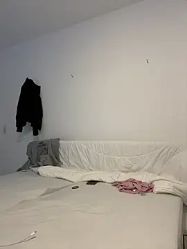 Leasophie online show from March 16, 2025, 8:43 am