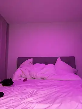 Leasophie online show from March 10, 2025, 6:56 pm