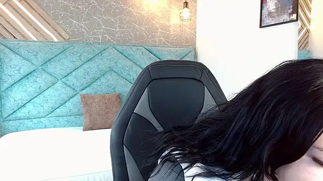 april dumont online show from February 7, 2025, 2:26 pm