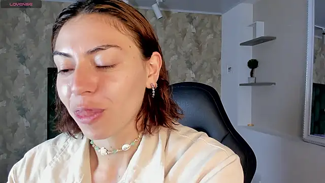 april dumont online show from January 10, 2026, 12:22 pm