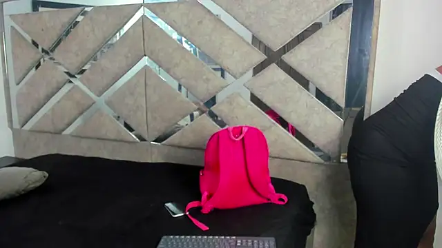 EvaxEmma online show from October 15, 2025, 3:09 pm