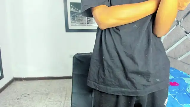 EvaxEmma online show from October 11, 2025, 1:34 pm