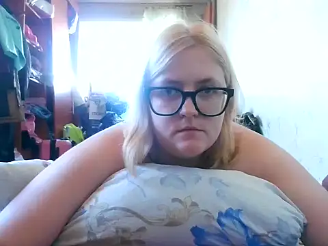 DesireMelissa online show from October 1, 2025, 8:30 am