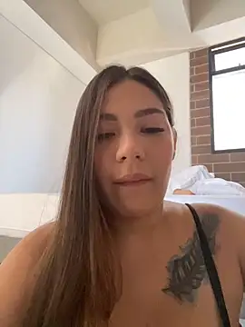 Snapshot of Latina_vanessa chatting on August 7, 2026, 9:32 pm Latina vanessa online show from August 7, 2026, 9:32 pm