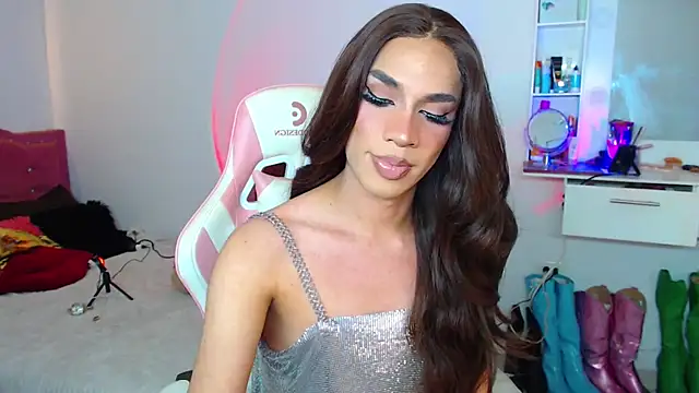 camila hootie online show from April 17, 2026, 3:53 am