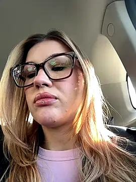 Snapshot of RinaCat chatting on September 30, 2025, 5:24 am RinaCat online show from September 30, 2025, 5:24 am