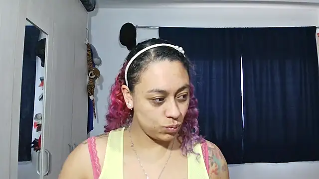 Snapshot of Cata_Blue__ chatting on February 10, 2025, 2:16 pm Cata Blue online show from February 10, 2025, 2:16 pm