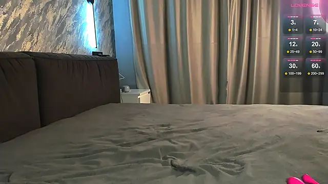 laflamebella online show from December 15, 2025, 3:18 pm