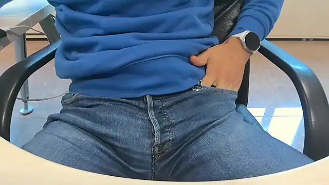 alessandroman2114 online show from October 30, 2025, 11:30 am