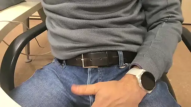 alessandroman2114 online show from February 9, 2026, 5:11 pm