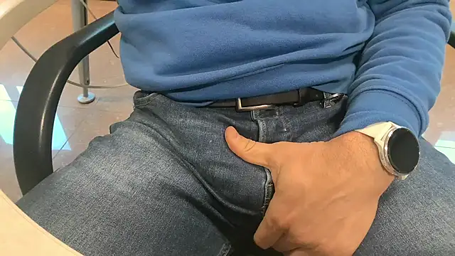 alessandroman2114 online show from February 11, 2026, 11:21 am