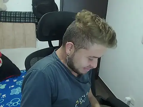 Snapshot of JOHANLEON1 chatting on October 21, 2025, 5:34 pm JOHANLEON1 online show from October 21, 2025, 5:34 pm