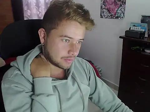 Snapshot of JOHANLEON1 chatting on October 29, 2025, 2:16 pm JOHANLEON1 online show from October 29, 2025, 2:16 pm