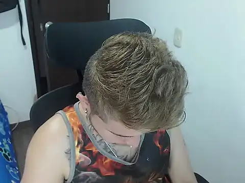 Snapshot of JOHANLEON1 chatting on October 22, 2025, 12:37 pm JOHANLEON1 online show from October 22, 2025, 12:37 pm