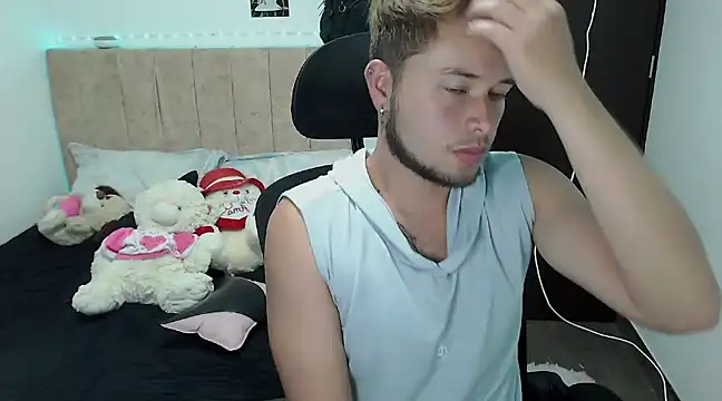 Snapshot of JOHANLEON1 chatting on January 19, 2025, 12:38 am JOHANLEON1 online show from January 19, 2025, 12:38 am