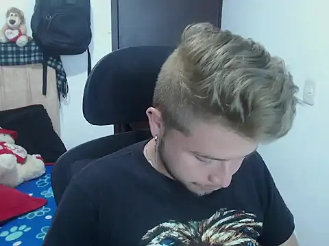 Snapshot of JOHANLEON1 chatting on October 3, 2025, 2:40 pm JOHANLEON1 online show from October 3, 2025, 2:40 pm