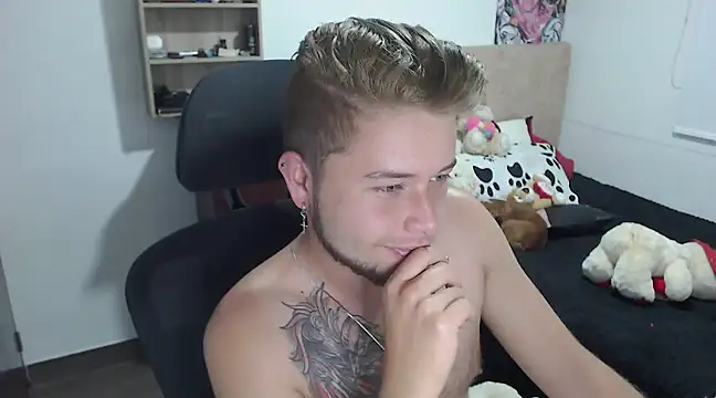 Snapshot of JOHANLEON1 chatting on March 18, 2025, 12:30 am JOHANLEON1 online show from March 18, 2025, 12:30 am