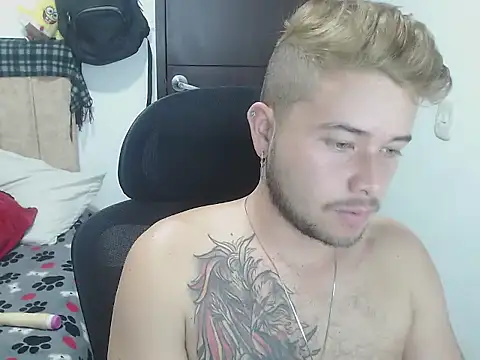 Snapshot of JOHANLEON1 chatting on October 14, 2025, 3:56 pm JOHANLEON1 online show from October 14, 2025, 3:56 pm