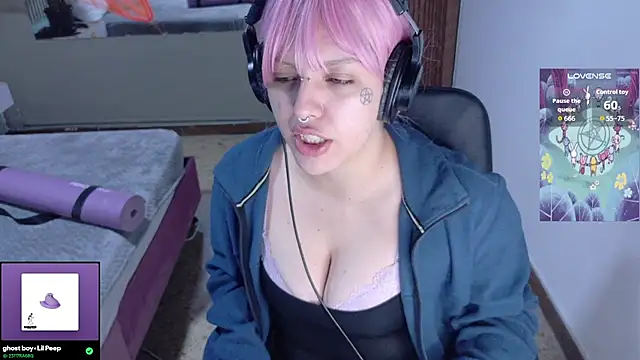 Eli666uwu online show from October 20, 2025, 4:07 pm